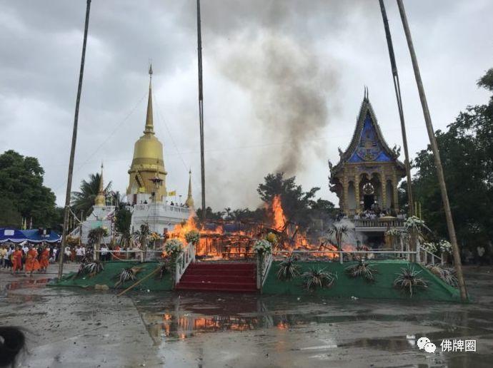 回顾以往,泰国高僧金身不腐新闻遍布全泰!【泰国佛牌】 回顾以往,泰国高僧金身不腐新闻遍布全泰!-图片5