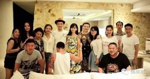 Angelababy被拍到一脸孕相在泰国拜四面佛疑似求子还愿【泰国佛牌】 Angelababy被拍到一脸孕相在泰国拜四面佛疑似求子还愿-图片2