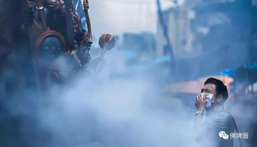 《我不是药神》中，街头出现的两尊神像是什么来头？【泰国佛牌】