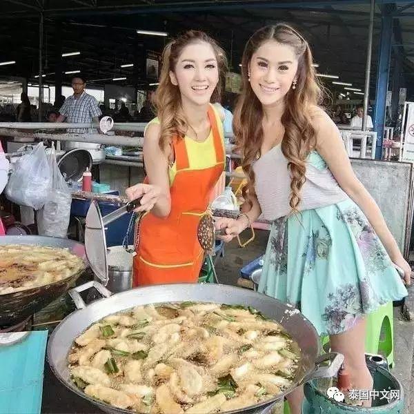 泰国又现“加油西施”,加油送香吻,男司机大排长龙!【泰国佛牌】 泰国又现“加油西施”,加油送香吻,男司机大排长龙!【泰国佛牌】