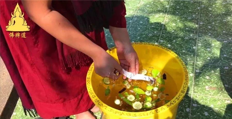 佛牌道40: 泰国正统的“洗圣水”法事(พิธีอาบน้ำมนต์)-图片12