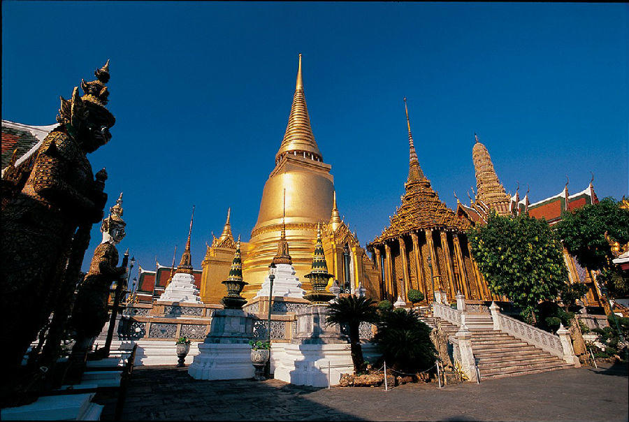 泰国佛寺介绍:尊贵无比的象征——玉佛寺【泰国佛牌】 泰国佛寺介绍:尊贵无比的象征——玉佛寺-图片2