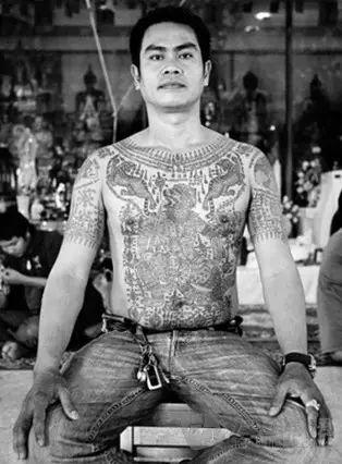 传承在肌肤上的神秘经咒 泰国的纹身文化【泰国佛牌】 传承在肌肤上的神秘经咒 泰国的纹身文化【泰国佛牌】