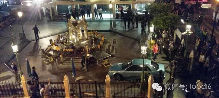 泰国曼谷一轿车冲进四面佛 至少六人受伤-图片2