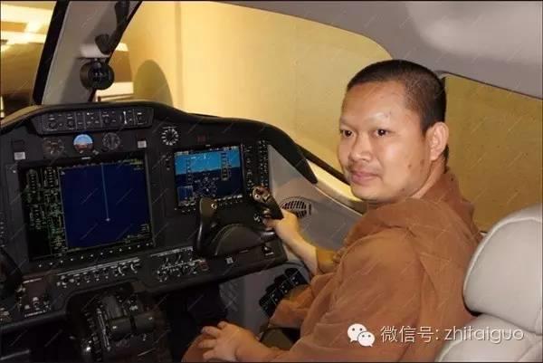 3年前那个乘私人飞机挎名包炫富的泰国僧人,这次要漂洋过海从美国回泰了......【泰国佛牌】 3年前那个乘私人飞机挎名包炫富的泰国僧人,这次要漂洋过海从美国回泰了......【泰国佛牌】