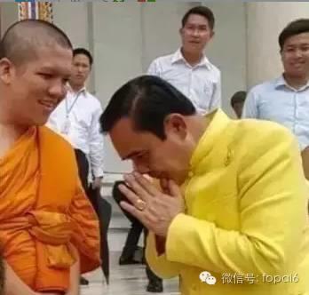 佛法不分贫富贵贱：泰国总理当众“拜”普通和尚！-图片2