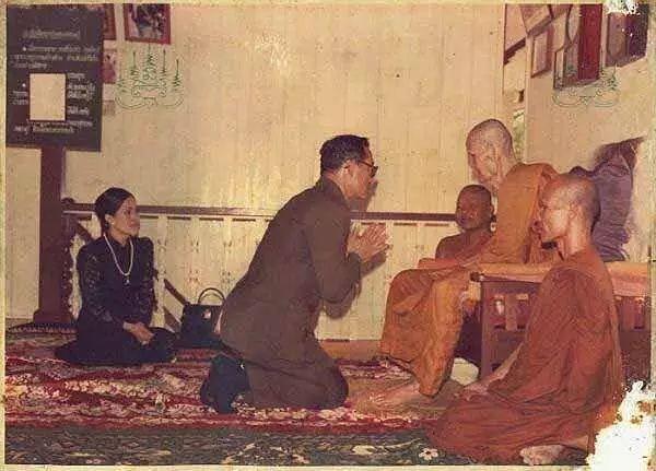 普密蓬国王去世!深表哀悼!【泰国佛牌】 普密蓬国王去世!深表哀悼!-图片17