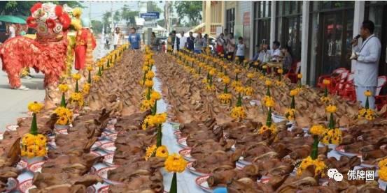 泰国寺庙里那些千奇百怪的还愿方式!【泰国佛牌】 泰国寺庙里那些千奇百怪的还愿方式!-图片2