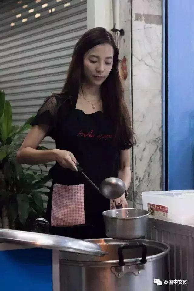 泰国又现“加油西施”,加油送香吻,男司机大排长龙!【泰国佛牌】 泰国又现“加油西施”,加油送香吻,男司机大排长龙!【泰国佛牌】