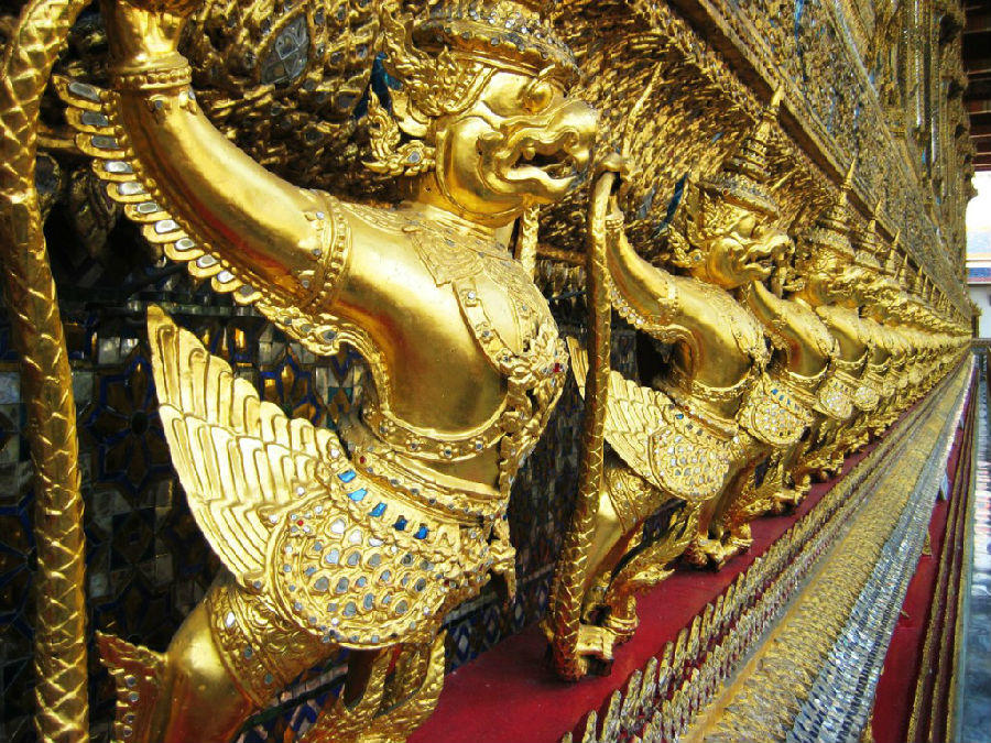 泰国佛寺介绍:尊贵无比的象征——玉佛寺【泰国佛牌】 泰国佛寺介绍:尊贵无比的象征——玉佛寺-图片5