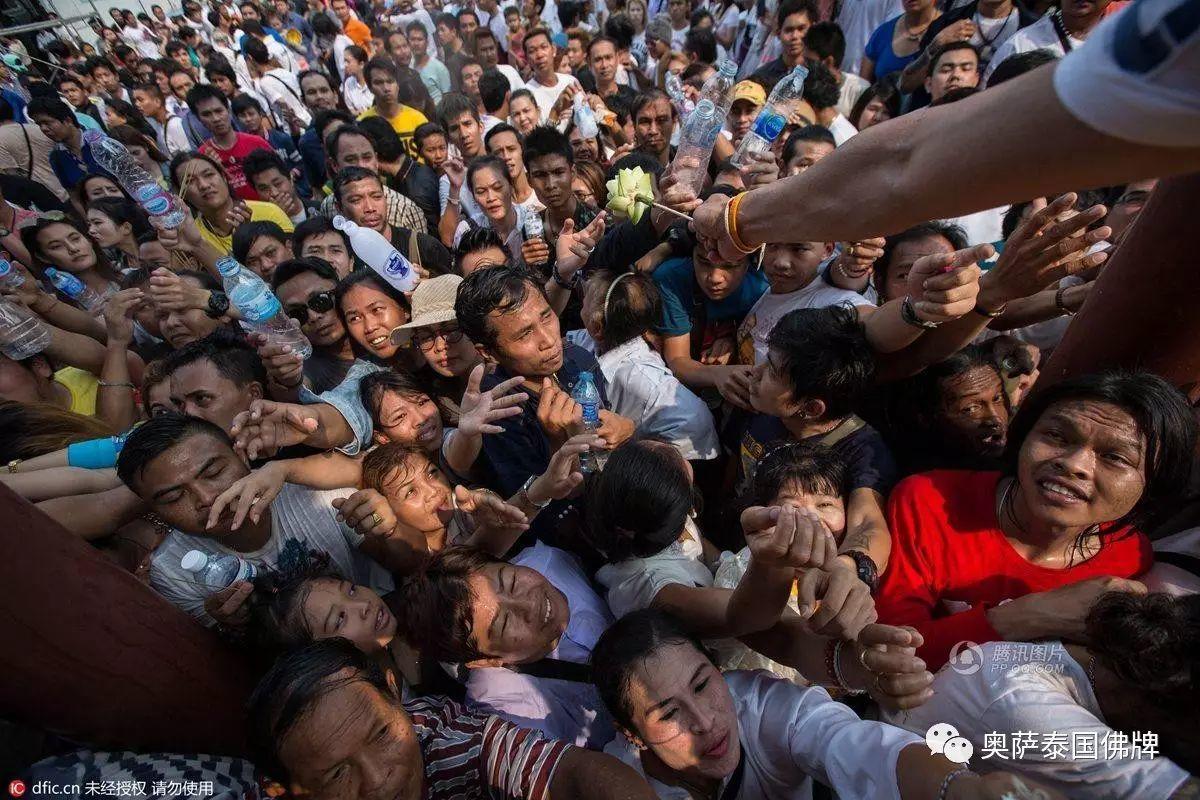 泰国佛教徒用钢针刺肉纹身-图片12