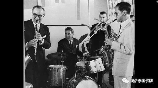 从人到“神”泰国九世皇普密蓬——泰国人称“最伟大的大帝”(上)【泰国佛牌】 从人到“神”泰国九世皇普密蓬——泰国人称“最伟大的大帝”(上)-图片12