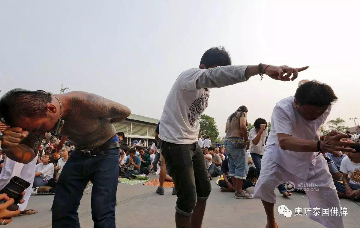 泰国佛教徒用钢针刺肉纹身-图片9