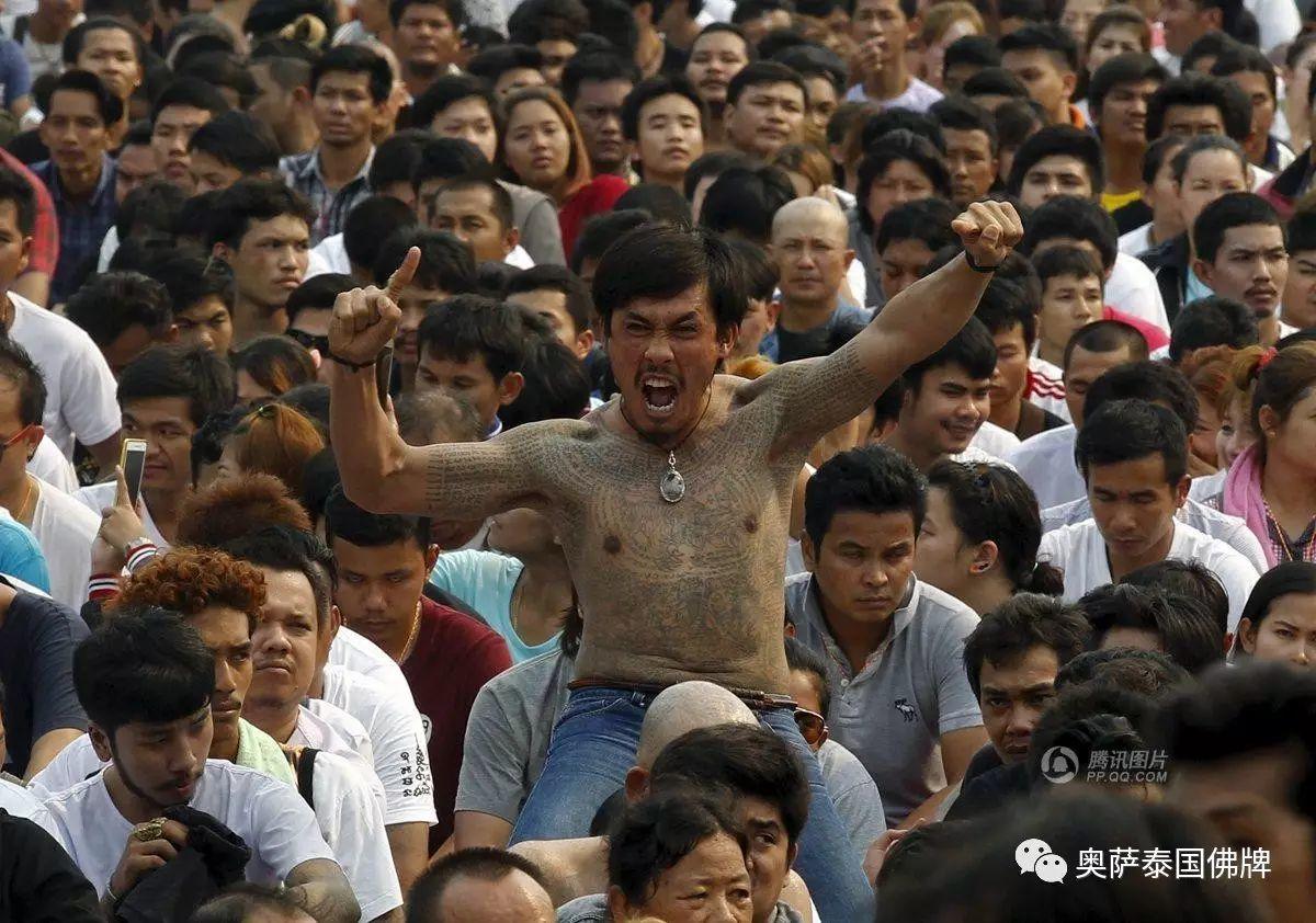 泰国佛教徒用钢针刺肉纹身-图片11