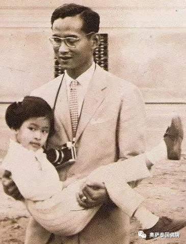 泰国九世王跟家人的那些温暖回忆-图片31