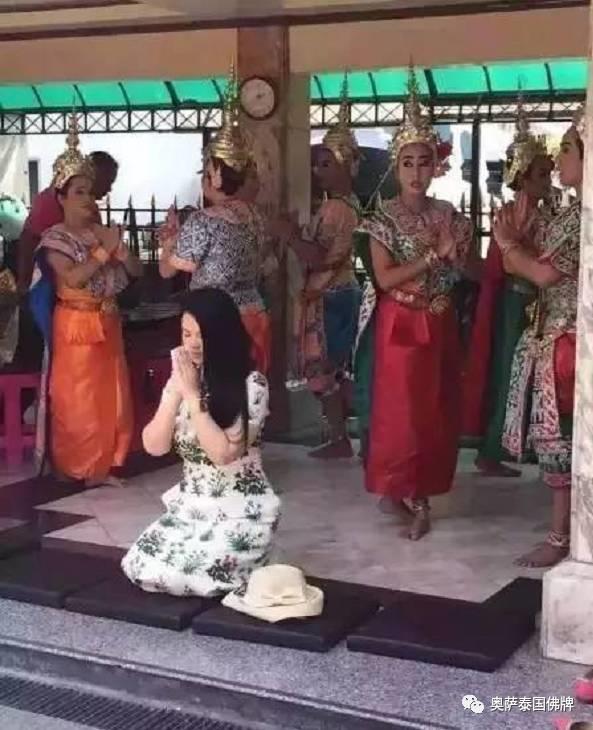 王心凌现身泰国拜四面神-图片5