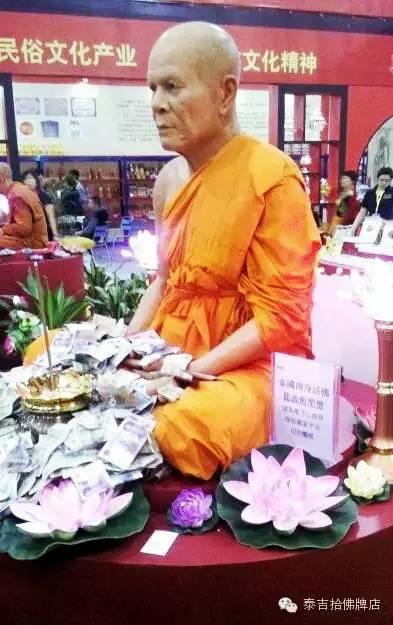330多年肉身不腐，泰国两位师傅肉身在内地引众人膜拜！-图片1