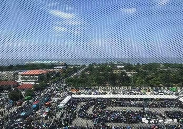 在九世王的火葬亭前，大批泰国百姓愤怒大喊-图片4