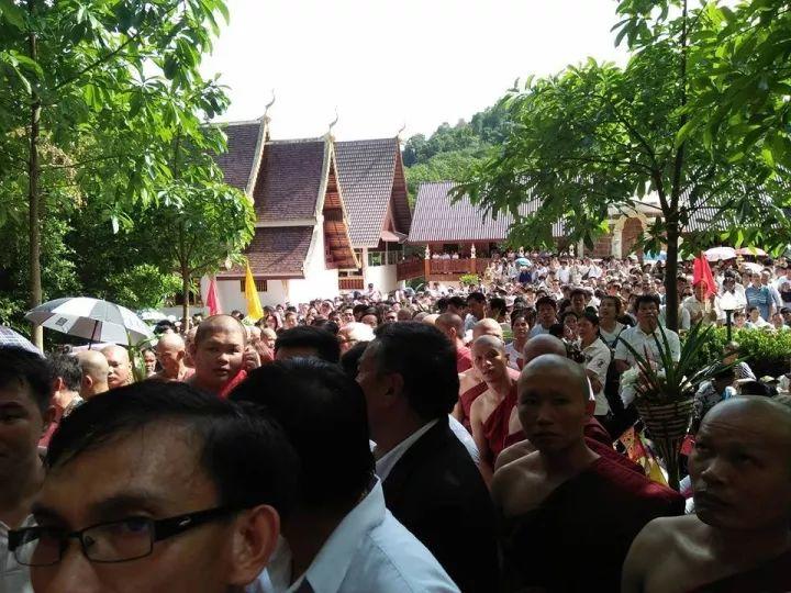 僧人山洞中“闭关入定”修行3年3月3日 日前走出山林 百人迎接-图片8