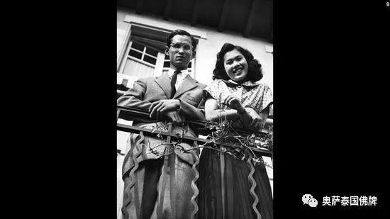 从人到“神”泰国九世皇普密蓬——泰国人称“最伟大的大帝”(上)【泰国佛牌】 从人到“神”泰国九世皇普密蓬——泰国人称“最伟大的大帝”(上)-图片8