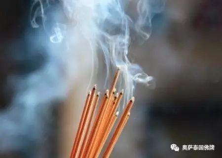 拜佛时应该念这几句偈颂【泰国佛牌】 拜佛时应该念这几句偈颂-图片1