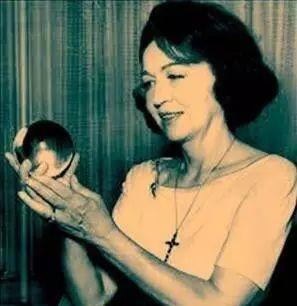 特异功能真的存在吗?美国第一女预言家,震惊整个政坛【泰国佛牌】 特异功能真的存在吗?美国第一女预言家,震惊整个政坛【泰国佛牌】