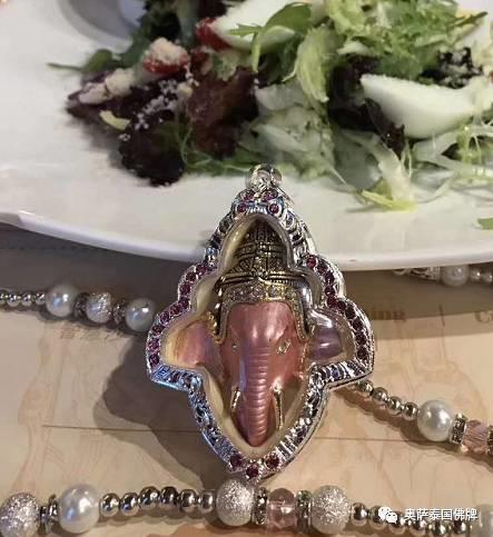 泰国象神为何有一只象牙是断的?【泰国佛牌】 泰国象神为何有一只象牙是断的?-图片4