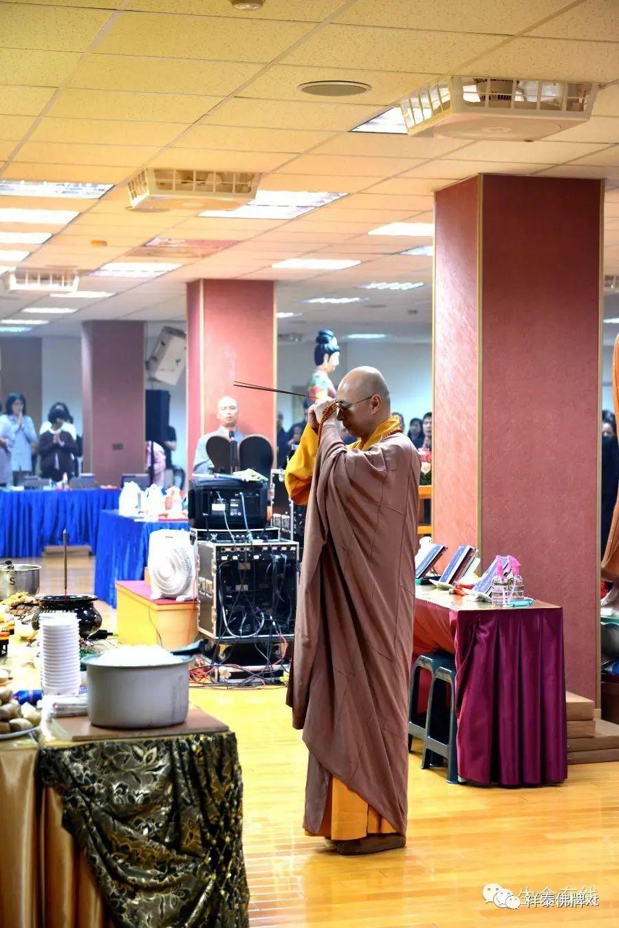 海涛法师【 这个世间到处结缘施食,你累积的功德才大 】【泰国佛牌】 海涛法师【 这个世间到处结缘施食,你累积的功德才大 】-图片24