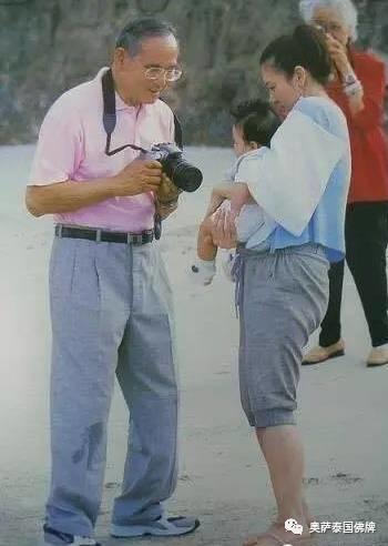 泰国九世王跟家人的那些温暖回忆-图片32