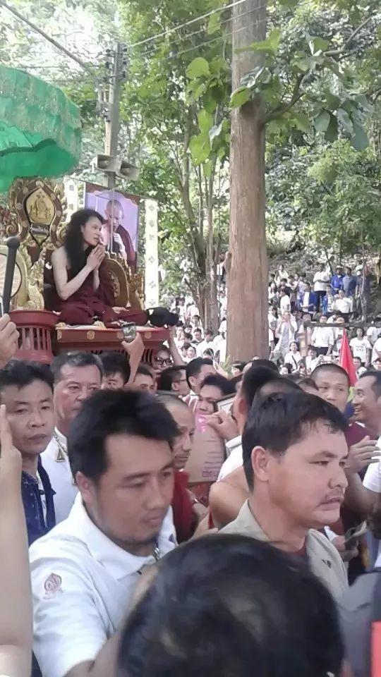 僧人山洞中“闭关入定”修行3年3月3日 日前走出山林 百人迎接-图片7