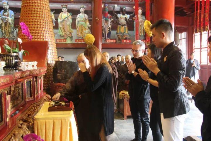 为悼念九世先皇 泰国留学生在中国南京举办诵经法会-图片3