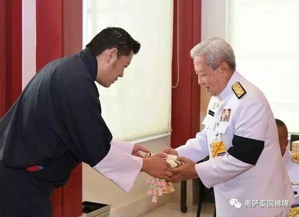 不丹国王主持诵经法会敬拜普密蓬先皇-图片2