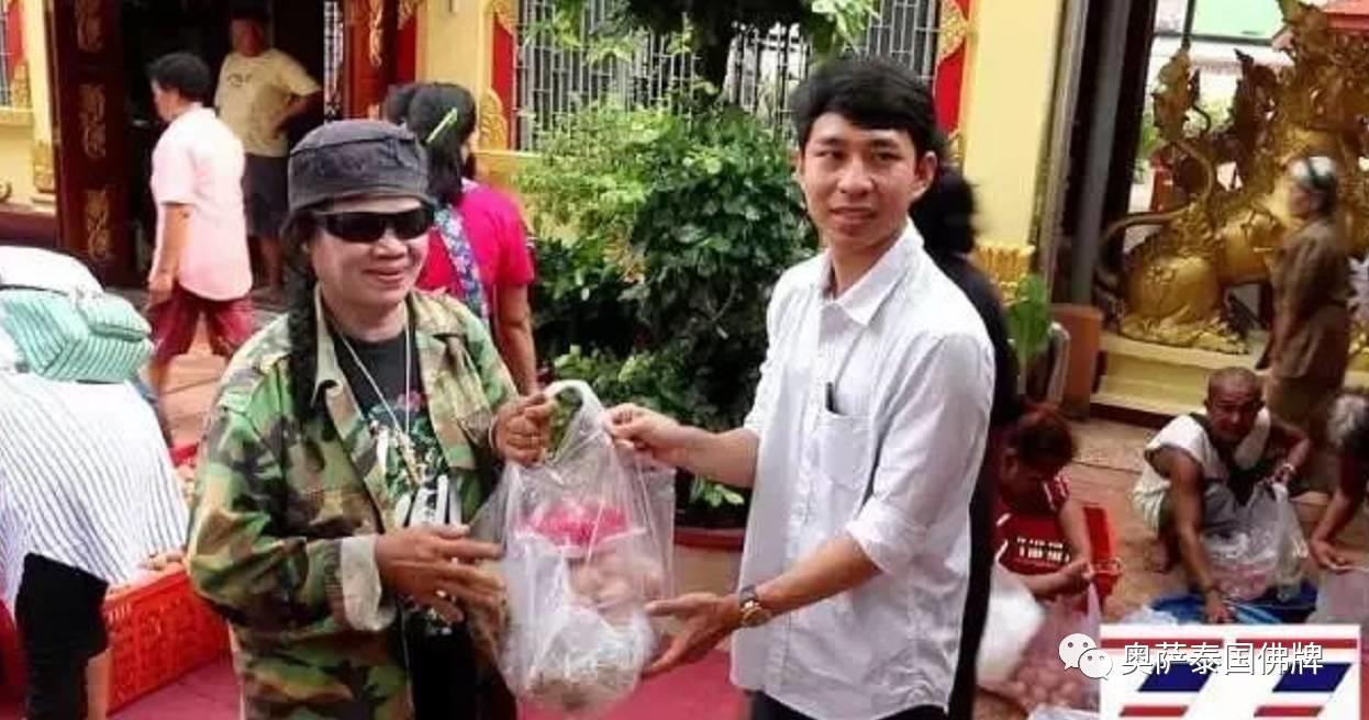 豪华版还愿再上演 泰国华裔律师还愿供奉物品满三车【泰国佛牌】 豪华版还愿再上演 泰国华裔律师还愿供奉物品满三车-图片6