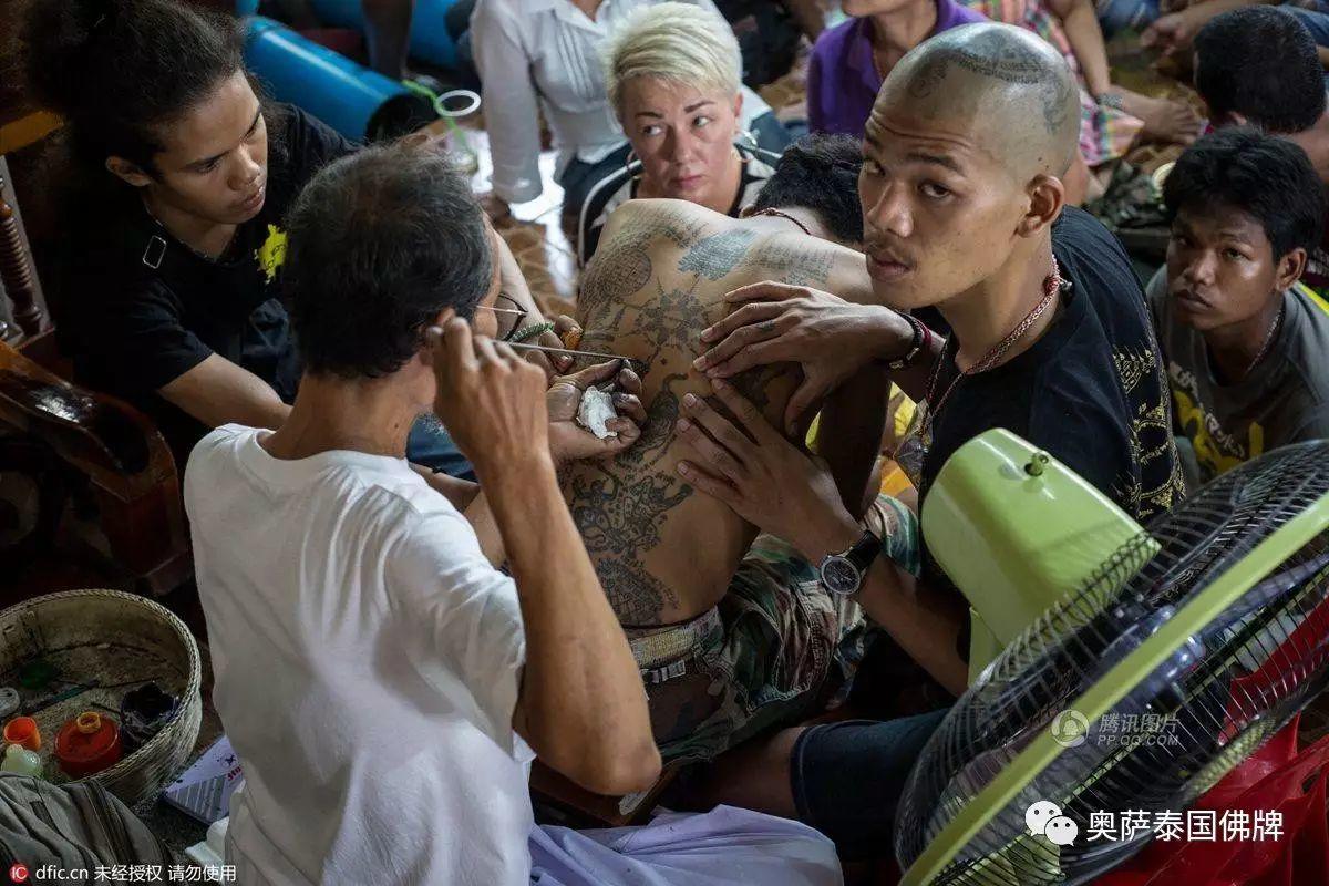 泰国佛教徒用钢针刺肉纹身-图片5