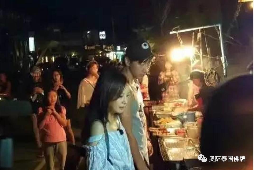 黄晓明、赵薇、张亮等明星现身泰国象岛街边撸串-图片2