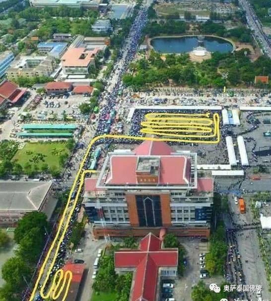 在九世王的火葬亭前，大批泰国百姓愤怒大喊-图片5