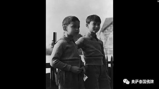 从人到“神”泰国九世皇普密蓬——泰国人称“最伟大的大帝”(上)【泰国佛牌】 从人到“神”泰国九世皇普密蓬——泰国人称“最伟大的大帝”(上)-图片5