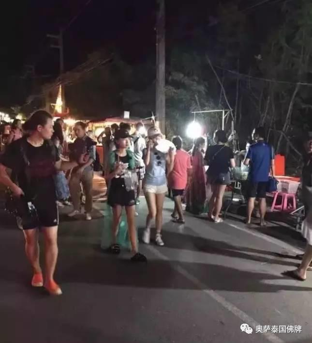 黄晓明、赵薇、张亮等明星现身泰国象岛街边撸串-图片4