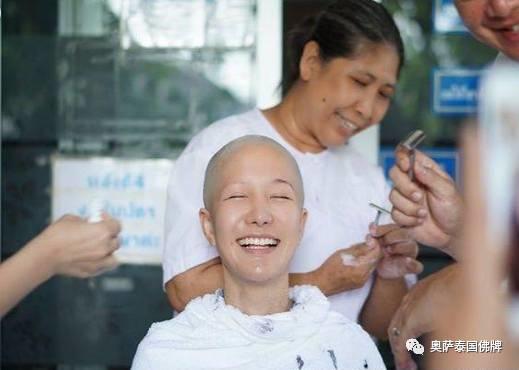 泰国名模出家修行 青丝落尽剃度为尼-图片4