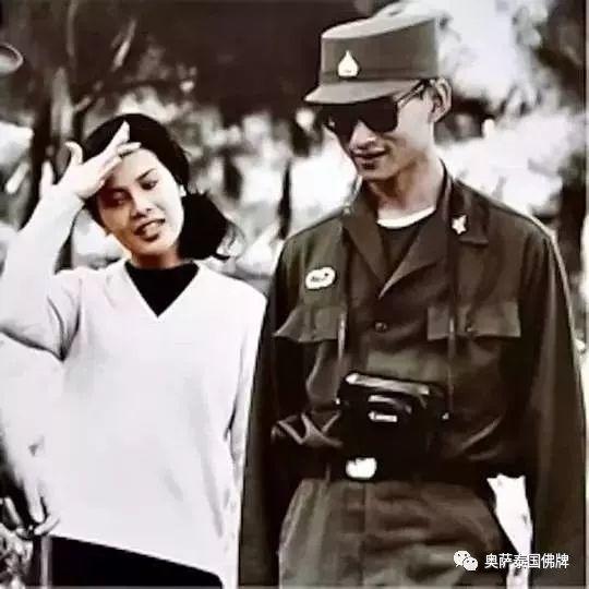 从人到“神”泰国九世皇普密蓬——泰国人称“最伟大的大帝”(上)【泰国佛牌】 从人到“神”泰国九世皇普密蓬——泰国人称“最伟大的大帝”(上)-图片9