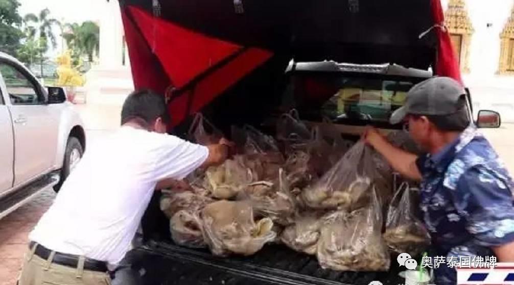 豪华版还愿再上演 泰国华裔律师还愿供奉物品满三车【泰国佛牌】 豪华版还愿再上演 泰国华裔律师还愿供奉物品满三车-图片3