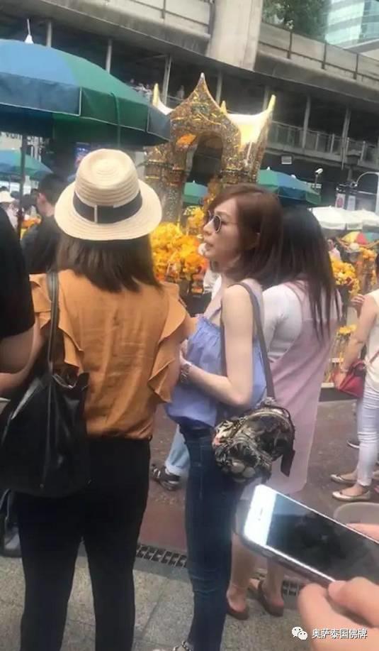王心凌现身泰国拜四面神-图片2