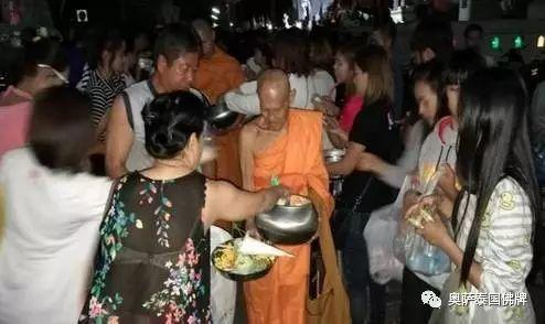 佛诞节,北部多府照兰纳传统夜间布施【泰国佛牌】 佛诞节,北部多府照兰纳传统夜间布施-图片3