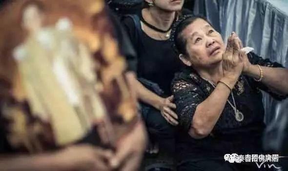 一位父亲的葬礼 举国放假-图片1