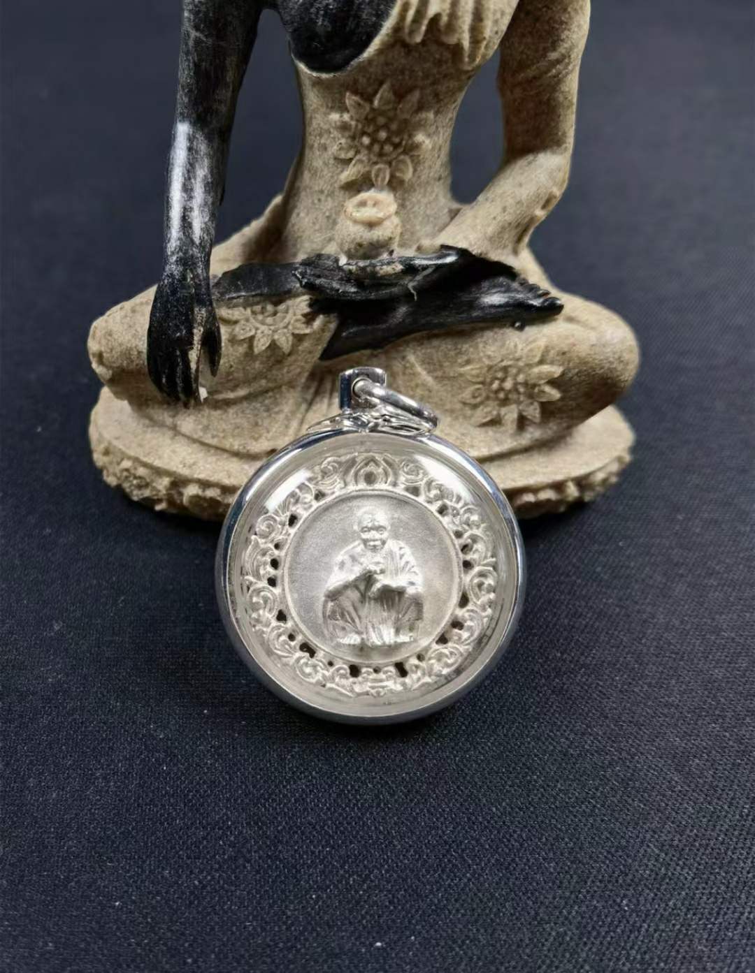 龙婆坤2539-镂空花边钱袋自身