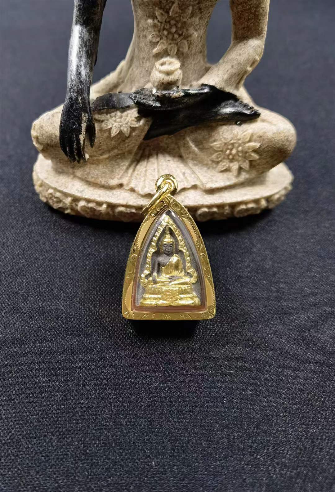 龙婆坤2536年黑神木女王佛