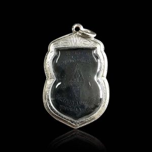 龙婆坤大师2512年的第一期金属自身